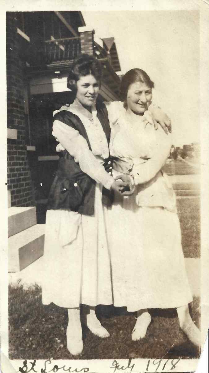 Saint Louis, July 1918, I think Bessie is on the left.  I don't know who is on the right.